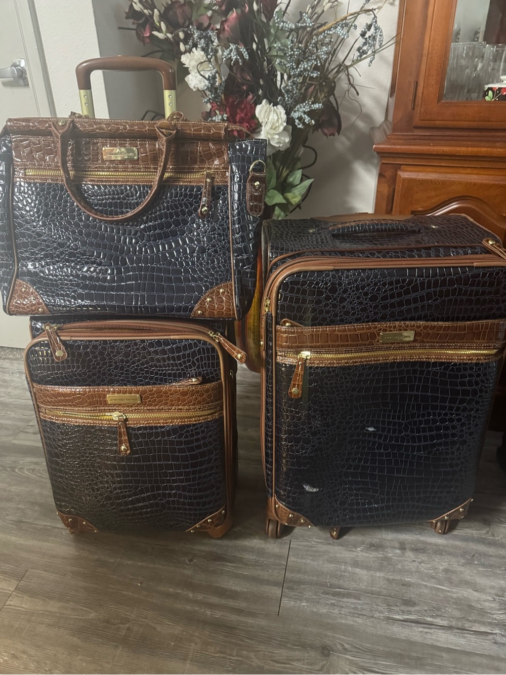 Croc-Embossed dark blue and Brown Travel Luggage Set